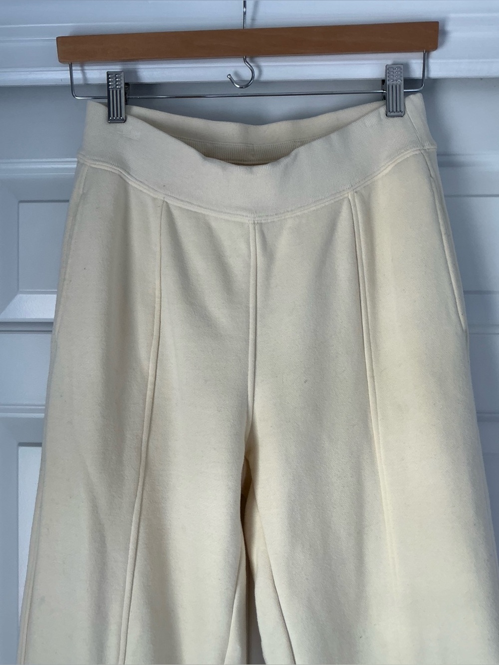 ALO Yoga Straight Leg Sweatpants in French Vanilla S - Picture 4 of 16